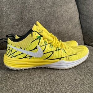 Nike flywire shoes
